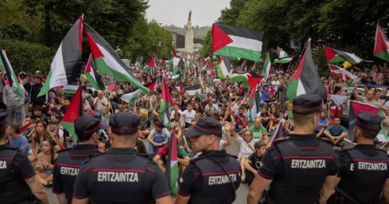احتجاجات مؤيدة لفلسطين واستنفار أمنى قرب حفل يوروفيجن فى فيينا قبيل النهائى