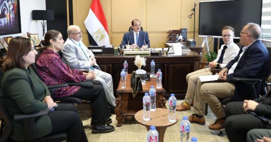 نائب وزير الصحة يعقد اجتماعًا مع وفد اللجنة الدولية للاعتماد فى مكافحة مقاومة المضادات الحيوية