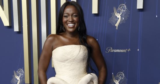 بدء توافد النجوم على حفل توزيع Emmy Awards فى دورته الـ77