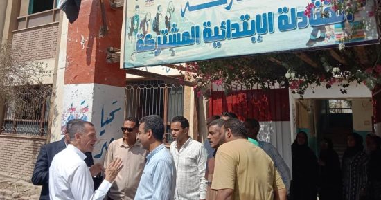 محافظ أسوان يحيل مدير مدرسة للتحقيق لتدنى مستوى النظافة