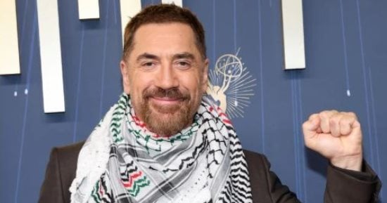 خافيير بارديم يرتدى الكوفية الفلسطينية ويطالب بعقوبات على إسرائيل فى حفل الإيمى