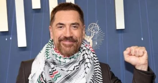 القضية الفلسطينية وحرب الإبادة على غزة تلقى بظلالها على حفل  Emmy Awards في دورته الـ 77 ..خافيير بارديم يرتدي الشال الفلسطيني ويطالب بتطبيق عقوبات على إسرائيل وهانا إينبيندر تهتف فلسطين حرة