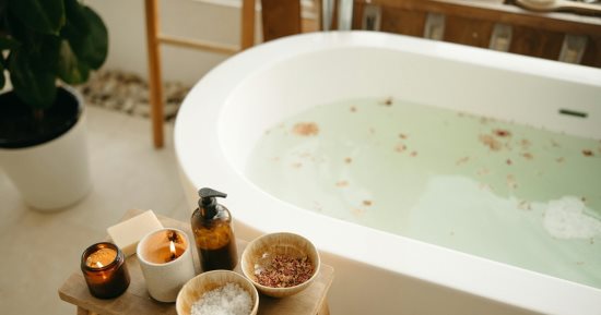 5 طرق لتعطير حمامك ومنحه رائحة منعشة.. منها استخدام صودا الخبز