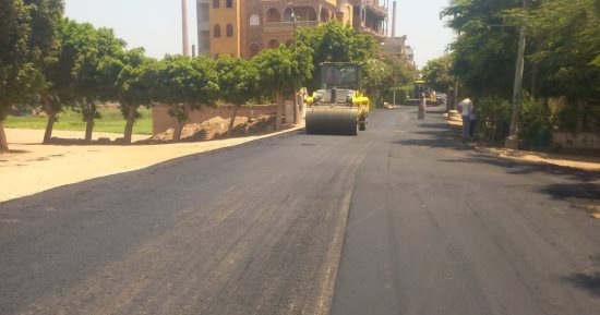 حياة كريمة فى الغربية.. رصف طرق السنطة شنراق لخدمة الصناعة والتصدير