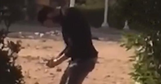 بعد تداول فيديو مثير للجدل.. شاب مدمن يخضع للعلاج والداخلية تتحرك