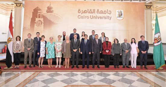 رئيس جامعة القاهرة يلتقى وفد لجنة الثقافة والتعليم بمجلس الشيوخ الفرنسى