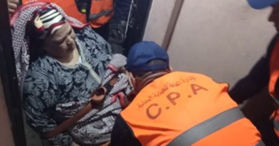 بلاغ إنسانى يقود الأجهزة الأمنية للتدخل السريع ونقل مسنة للمستشفى بالبحيرة