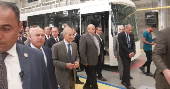 كامل الوزير يدشن خط إنتاج للأتوبيسات الكهربائية بالصالحية.. 1200 أتوبيس سنويا