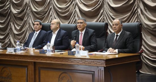 محافظ الجيزة يبحث مع مستثمرى المناطق الصناعية مبادرات بنكية لدعم وتمويل المصانع