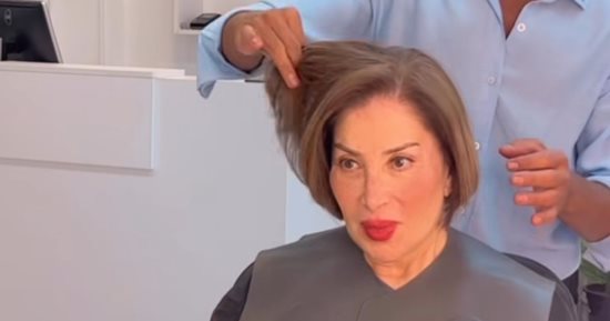 قصة ولوك جديد.. لقطة من أمام المرآة تكشف أحدث ظهور للفنانة القديرة بوسى