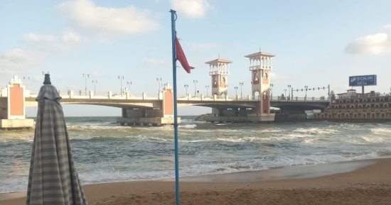 غلق كلى لشواطئ الإسكندرية بسبب اضطراب حالة البحر