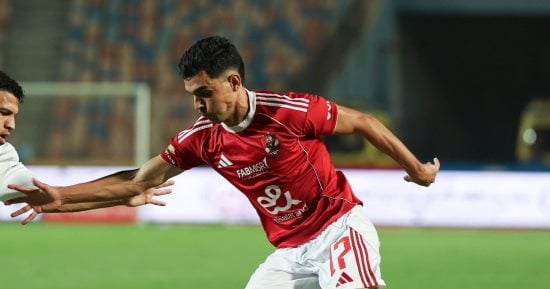 توقف مباراة الأهلي والزمالك لعلاج بن شرقي