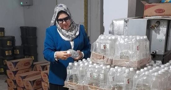 ضبط 6240 عبوة مواد غذائية ونصف طن زيوت سيارات مجهولة المصدر