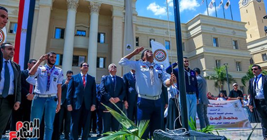 بأغنية "تحيا مصر وتحية العلم".. وزير التعليم العالى يشهد افتتاح العام الجامعى الجديد من جامعة القاهرة الأهلية.. عاشور: انتظام الدراسة فى 132 جامعة بمصر وخطط طموحة للأنشطة الطلابية