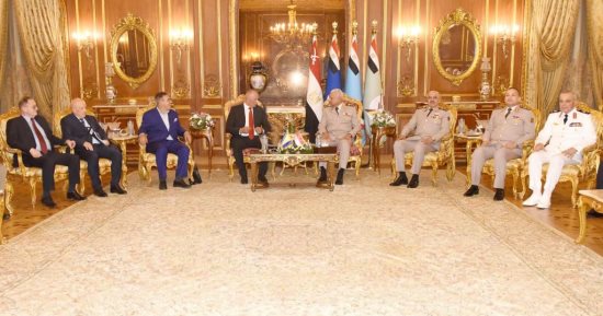 الفريق أول عبد المجيد صقر يلتقى وزير الدفاع لدولة البوسنة والهرسك 