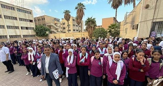 استعدادا للعام الدراسى الجديد.. وزارة التعليم: الزى المدرسى عنوان للانضباط.. التشديد على دخول الطالب باليونيفورم.. تحذر المدارس: عدم إجبار ولى الأمر على شرائه من مكان معين.. وتطبيق لائحة الانضباط على أى مخالفات