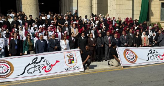 رئيس جامعة القاهرة يشهد تحية العلم مع الطلاب تزامناً مع انطلاق العام الدراسى
