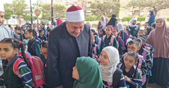رئيس قطاع المعاهد الأزهرية يتفقد مجمع مدينة نصر في أول أيام العام الدراسي الجديد