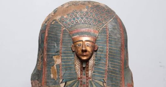 مقتنيات المتحف المصري.. قناع جنائزي من الكارتوناج