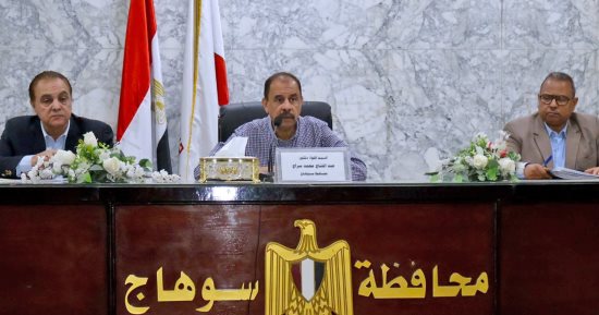 محافظ سوهاج يستعرض تقارير اللجان الفرعية لحصر مباني الإيجار القديم