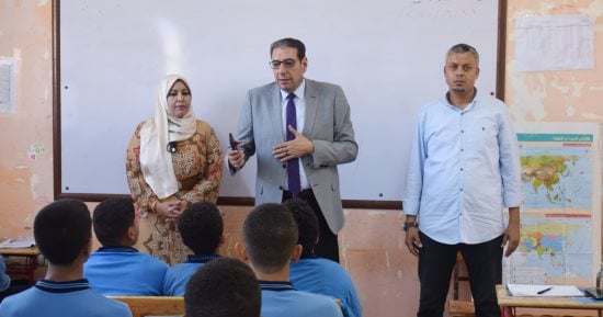 مدير تعليم جنوب سيناء يتابع انتظام الدراسة في طور سيناء