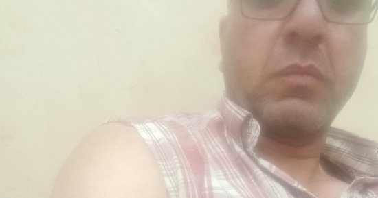 طالب يتعدى على معلم ويمزق ملابسه بإحدى مدارس القليوبية