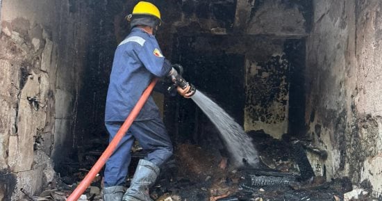 السيطرة على حريق بمخلفات داخل منزل مهجور في كفر شكر