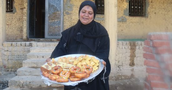 ابتهالات ومدائح وحلوى.. احتفالات متواصلة بالمولد النبوى فى شوارع أسوان
