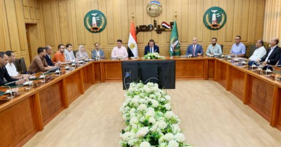 حياة كريمة.. محافظ المنوفية يناقش موقف استلام الأسواق الحضارية ونقاط الإطفاء