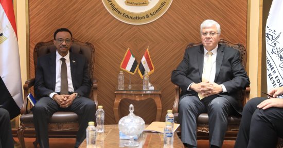 وزير التعليم العالى يلتقى نظيره السودانى لبحث سبل تعزيز التعاون المشترك