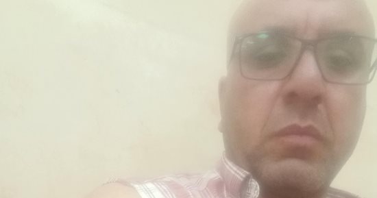 التربية قبل التعليم.. فصل طالب بمدرسة فى القناطر الخيرية لتعديه على مدرس.. الطالب أحضر طعام "دليفري" من خارج المدرسة وبمعاتبته مزق قميص المدرس وسبه بألفاظ خارجة.. أسرته تعدت على المدرسة.. وتحرير محضر بالواقعة