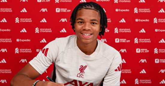 ليفربول يُكافئ الموهبة ريو نجوموها بأول عقد احترافي