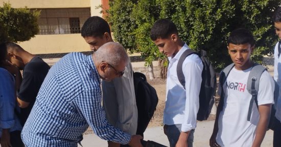 تفاصيل واقعة تعدى طالب على زميله بسلاح أبيض داخل مدرسة فى المنوفية.. ضبط المتهم وحبسه أربعة أيام على ذمة التحقيقات.. محافظ المنوفية يقرر استبعاد مديرة المدرسة ووكيل التعليم: وقف قيد الطالب المتعدى 