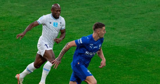 الهلال يقلب تأخره إلى تقدم أمام الأخدود في الشوط الأول بالدوري السعودي