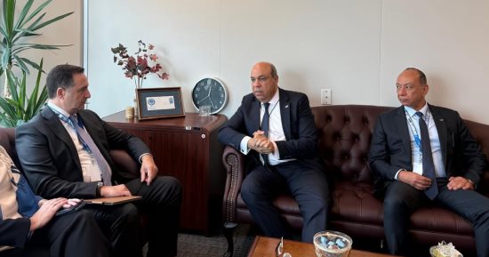وزير الطيران يبحث مع وفد هيئة الطيران المدنى اليونانية سبل تعزيز التعاون 