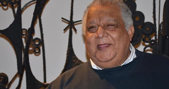 نقل الأديب الكبير مصطفى نصر للعناية المركزة وحالته حرجة
