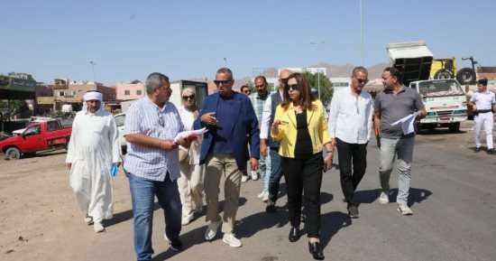 وزيرة التنمية المحلية توجه بنقل تجار الخردة والجملة بالرويسات للهناجر