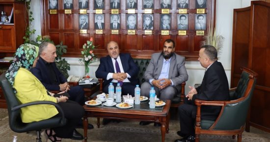 نائب رئيس جامعة الإسكندرية يستقبل وفدًا ليبيًا لبحث التعاون الأكاديمى والبحثى