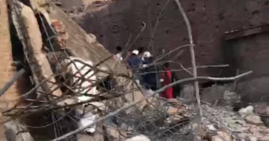 البدء فى أعمال إزالة باقى مبانى المصنع المنهار بالمحلة
