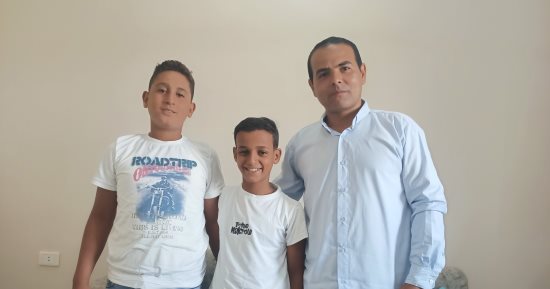 عثرا على 100 ألف جنيه فى كيس وسلماها للشرطة.. شاهد أمانة طفلين بالمنوفية