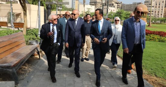 استعدادا لافتتاحها.. محافظ القاهرة يتفقد حديقة الأزبكية بوسط البلد.. صور