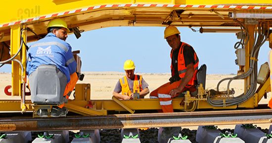 روبوت آلى لتركيب قضبان وفلنكات شبكة القطارات السريعة
