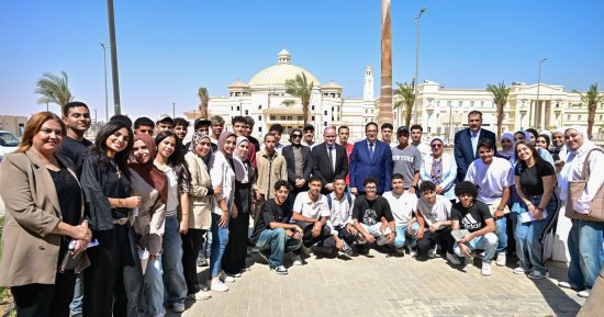 رئيس جامعة القاهرة يواصل جولاته لمتابعة انتظام الدراسة بالجامعة الأهلية