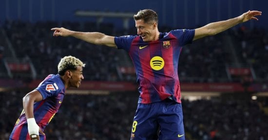 برشلونة يفوز على ريال سوسيداد ويخطف صدارة الدوري الإسباني.. فيديو