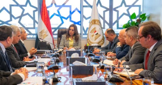 منال عوض: ترجمة الخطط الاستراتيجية إلى مشروعات تنفيذية في المحافظات 
