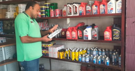 "تموبن الإسكندرية" تضبط زيوت سيارات مجهولة المصدر فى العجمى