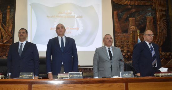 محافظ الغربية يستهل اجتماع المجلس التنفيذى بالوقوف دقيقة حداد على أرواح شهداء مصنع المحلة
