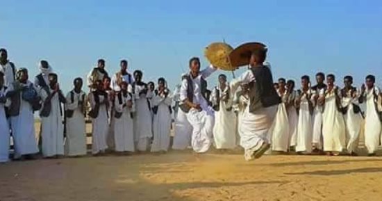 موروثات حية فى قلب الصحراء الشرقية.. «الهوسيت» رقصة الانتصار عند قبائل حلايب وشلاتين.. و«الباسنكوب» آلة وترية ترسم ملامح الأفراح.. وترافق الراعى والصياد أثناء رحلات كسب قوت يومهم وتستقبل ضيوفهم فى أوديتهم.. صور