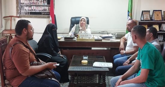 رئيس مدينة قويسنا تستقبل المواطنين لبحث مطالبهم وتحسين الخدمات المقدمة