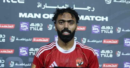 شاهد احتفال حسين الشحات بجائزة أفضل لاعب في مباراة الأهلي والزمالك.. فيديو